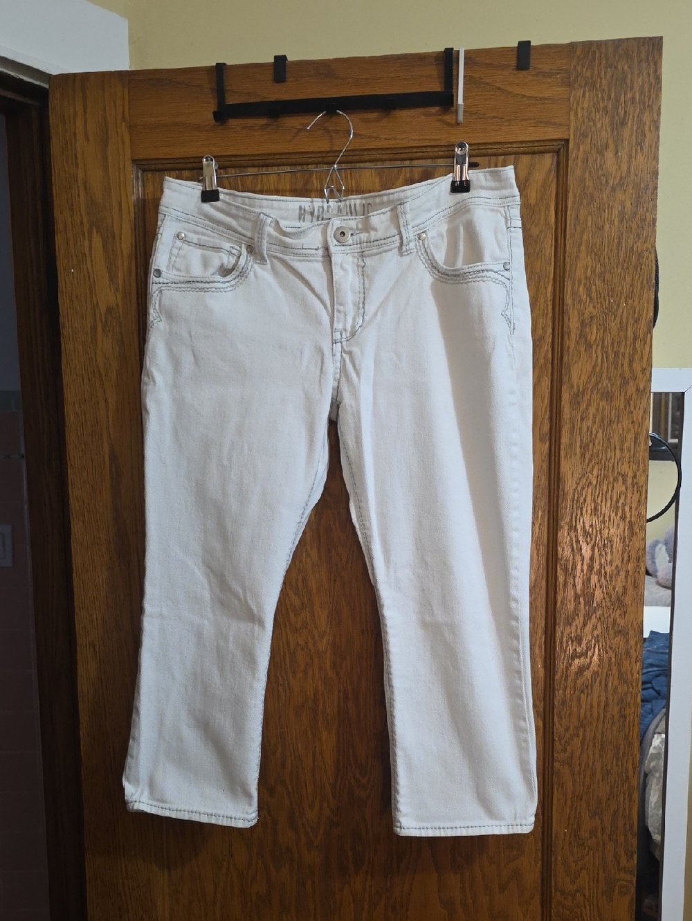 White Women's Straight-Leg Capris